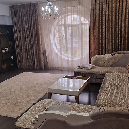 Hotel Jolie Apartments Галац Экстерьер фото