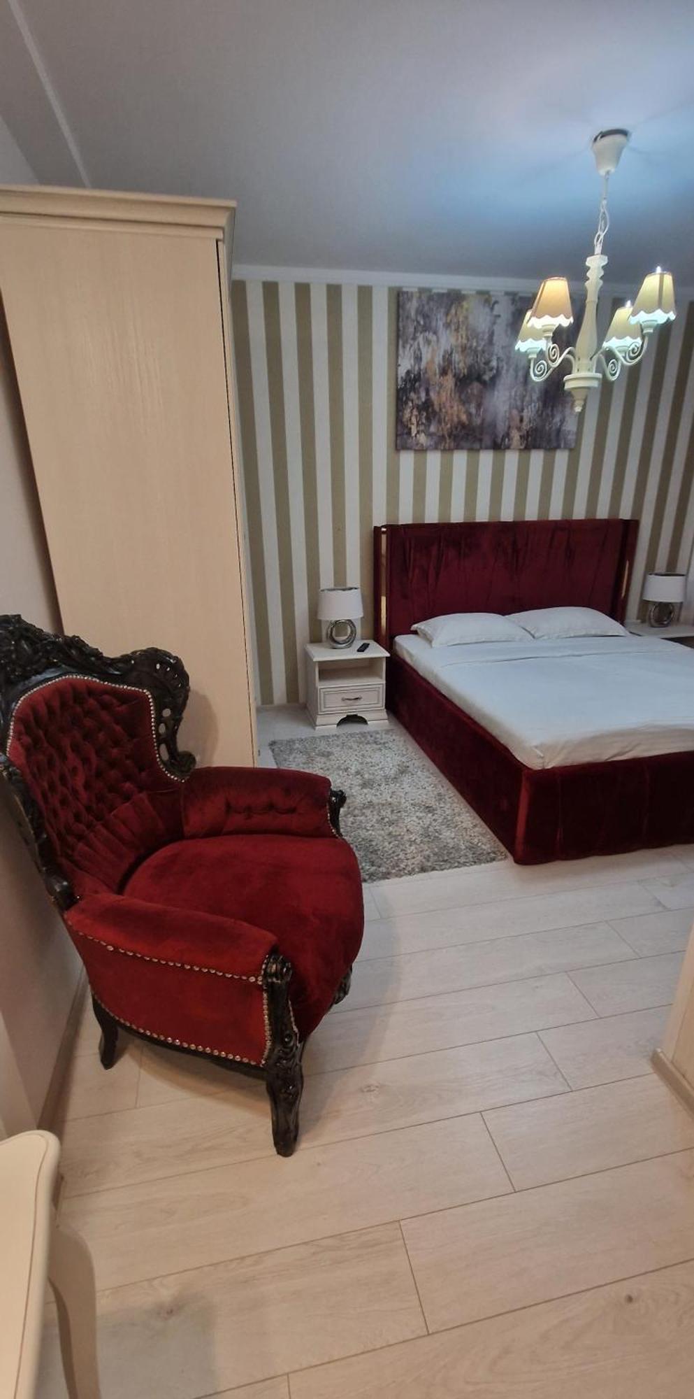 Hotel Jolie Apartments Галац Экстерьер фото
