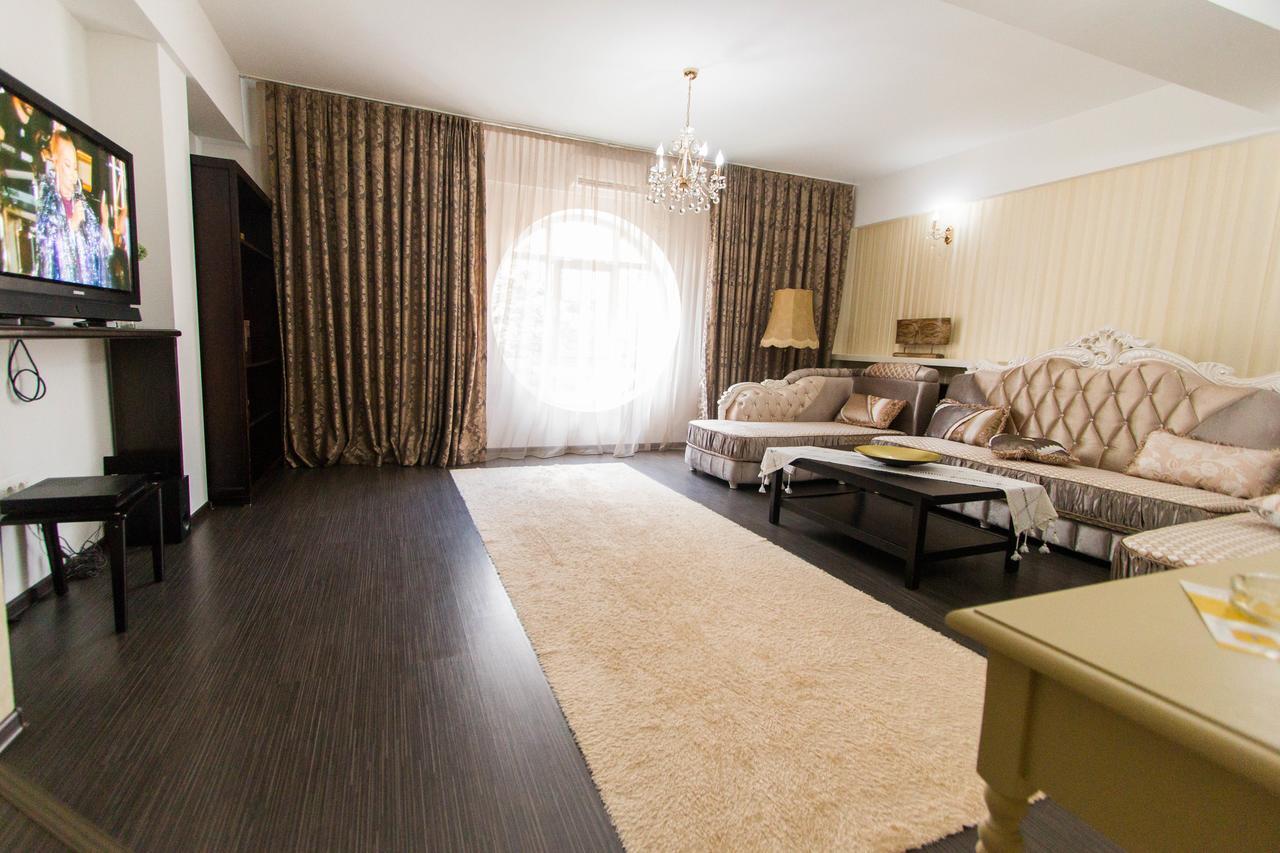Hotel Jolie Apartments Галац Экстерьер фото